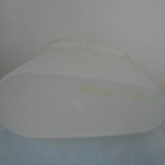 VTG Tupperware 2 Qt White Slim Beverage Storage Container w/Lid Cap & Handle - Picture 5 of 6